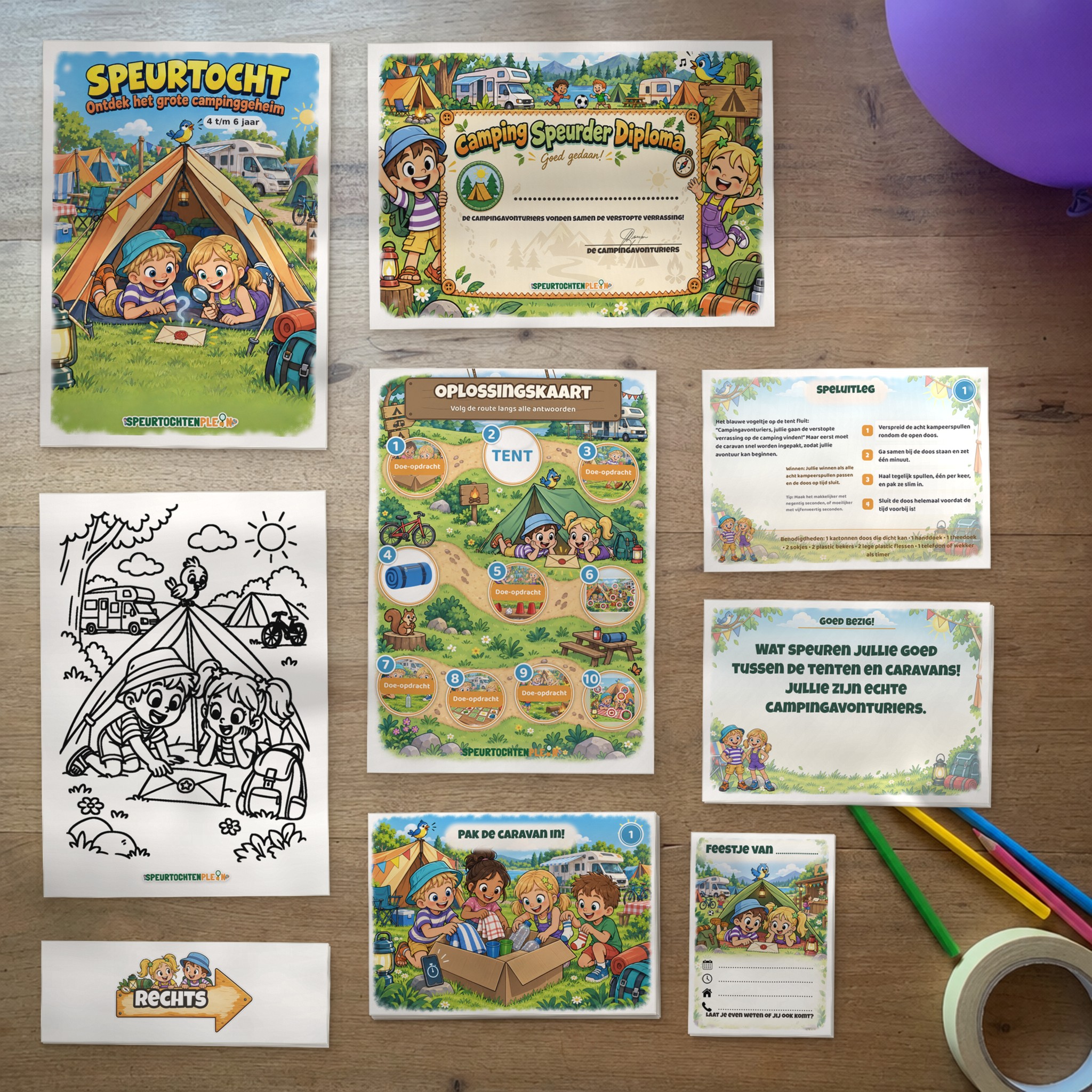 Alle onderdelen van de camping Speurtocht op tafel: voorblad, diploma, oplossingskaart, kleurplaat, opdrachtkaarten, speluitleg, uitnodigingen en pijlen