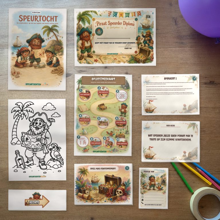 Alle onderdelen van de Piraat Speurtocht op tafel: voorblad, diploma, oplossingskaart, kleurplaat, opdrachtkaarten, speluitleg, uitnodigingen en pijlen